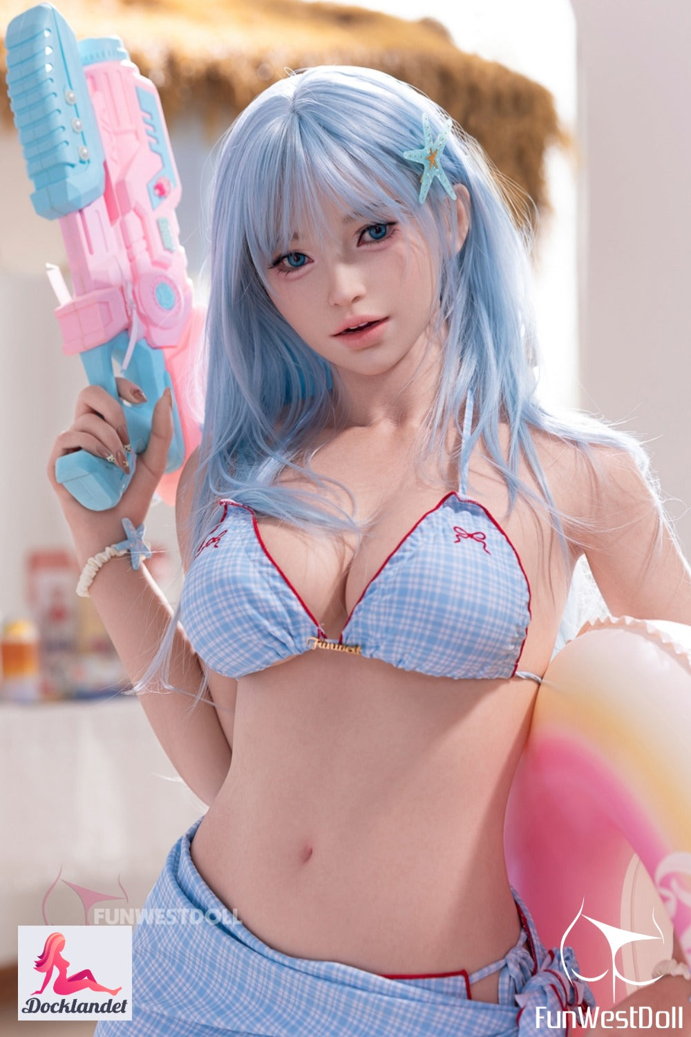 Alice ist eine äußerst realistische 159 cm große Puppe mit kurvigem Körper, breiten Hüften und großen Brüsten (F-cup). Ein Exklusives sexpuppe mit charmanter Optik und höchster Qualität von der bekannten Marke FunWest Doll. Extra detaillierte Haut (RST = echte Hautstruktur).
